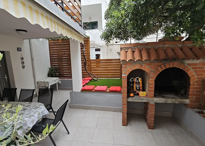 Klarisa Cozy Holiday Home With Private Garden